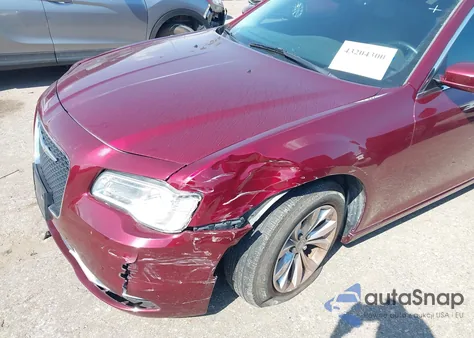 2016 Chrysler 300 Limited z USA, uszkodzony, nr VIN 2C3CCAAG0GH273780